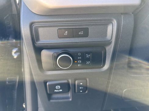 Used 2024 Ford Expedition XLT image 25