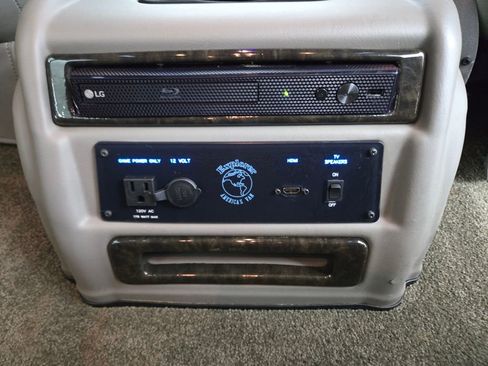 Used 2023 GMC Savana 2500 image 35