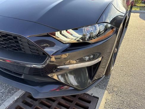 Used 2022 Ford Mustang Coupe RWD image 9