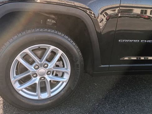 Used 2021 Jeep Grand Cherokee L Laredo w/ Luxury Tech Group I image 3