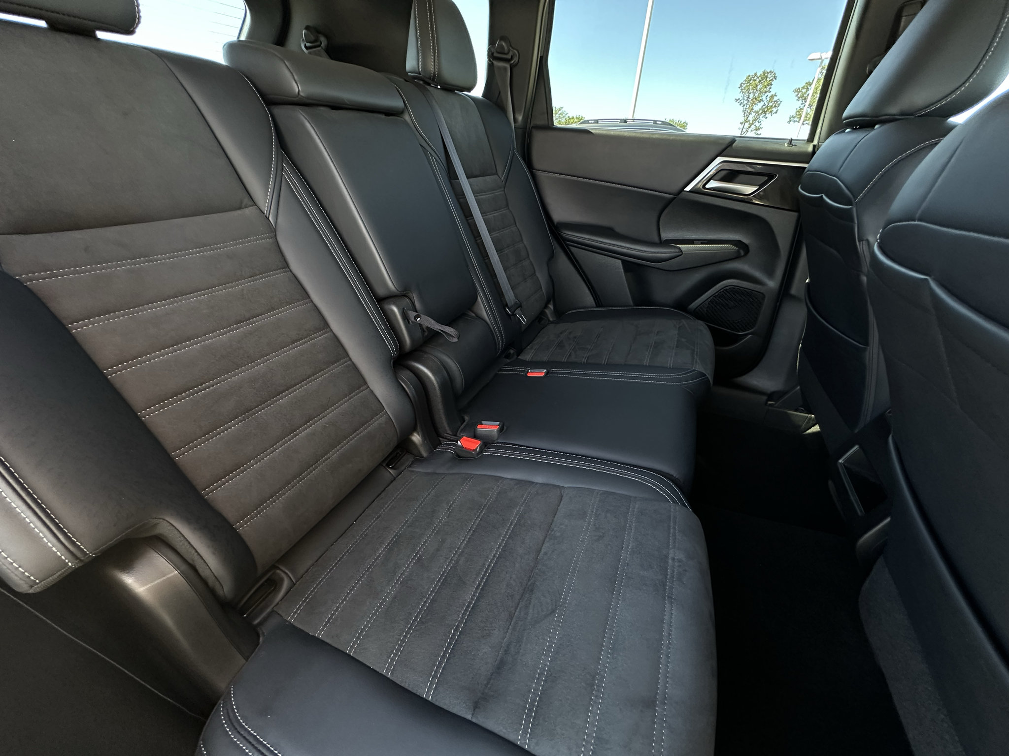 Used 2024 Mitsubishi Outlander SE Black Edition AWD/4WD image 13