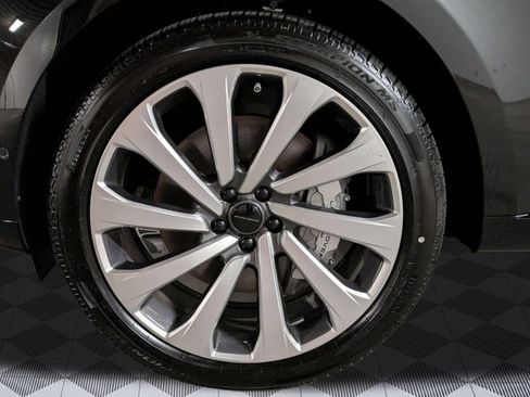 New 2026 Land Rover Range Rover Long Wheelbase SE AWD/4WD image 9