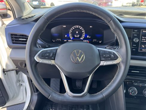 Used 2023 Volkswagen Taos SE w/ Panoramic Sunroof Package FWD image 18