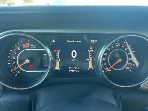 Used 2020 Jeep Wrangler Unlimited Sahara image 38