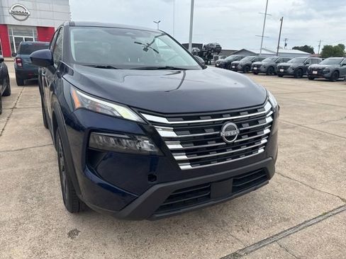 Used 2025 Nissan Rogue SV AWD/4WD image 6
