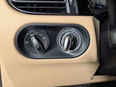 New 2026 Porsche Macan image 35