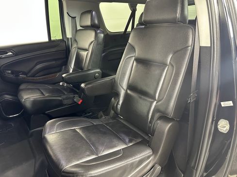 Used 2019 Chevrolet Suburban LT image 18
