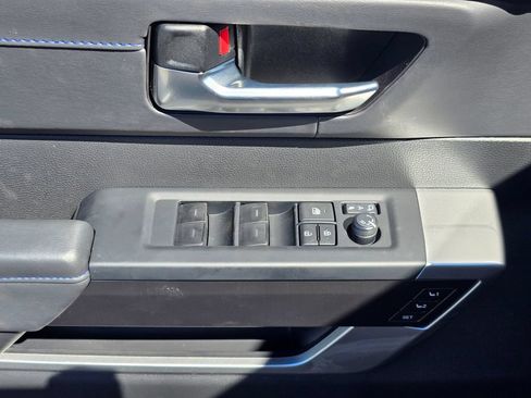 Used 2025 Toyota Sequoia Platinum AWD/4WD image 31