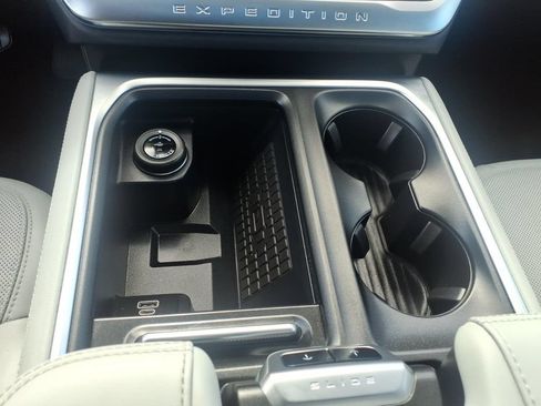 Used 2025 Ford Expedition Max Platinum AWD/4WD image 36