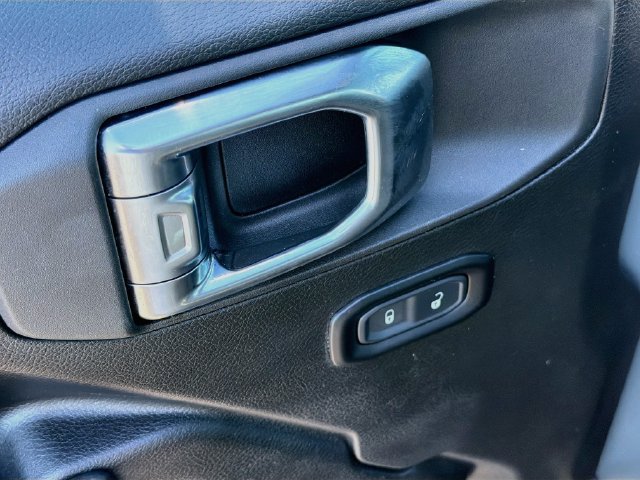 Used 2025 Jeep Wrangler Unlimited Sport AWD/4WD image 18
