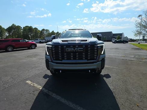 Used 2024 GMC Sierra 2500 Denali Ultimate AWD/4WD image 2