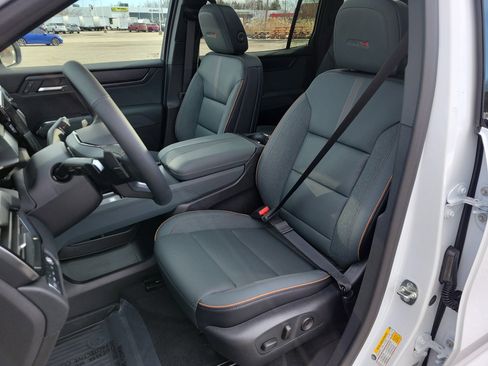 New 2026 GMC Acadia AT4 w/ Luxury Package image 4