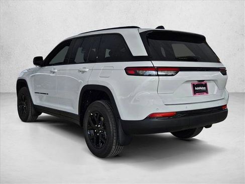 New 2025 Jeep Grand Cherokee Altitude image 9