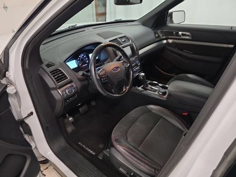 Used 2019 Ford Explorer XLT w/ Equipment Group 202A AWD/4WD image 13