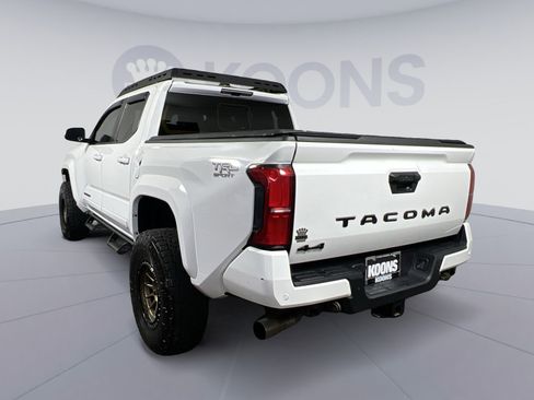 Used 2024 Toyota Tacoma TRD Sport w/ TRD Sport Upgrade Package image 4