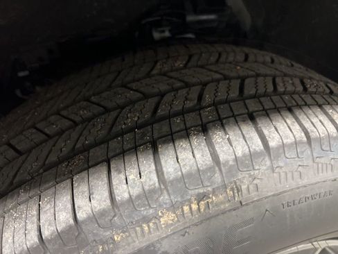 Used 2023 Nissan Rogue S image 37