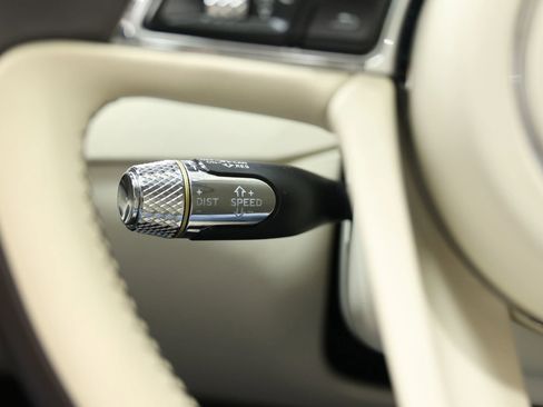 Used 2020 Bentley Flying Spur W12 image 32