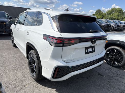 New 2026 Volkswagen Tiguan SEL R-Line AWD/4WD image 5
