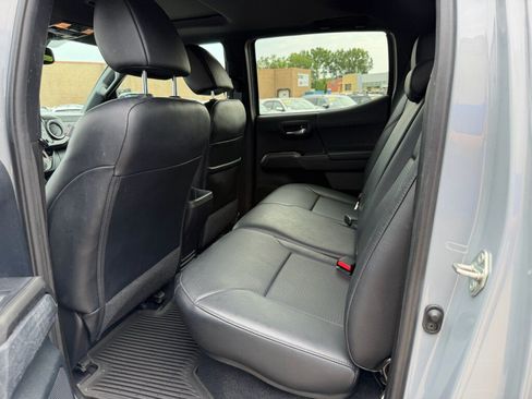 Used 2021 Toyota Tacoma TRD Off-Road w/ TRD Premium Off Road Package AWD/4WD image 9