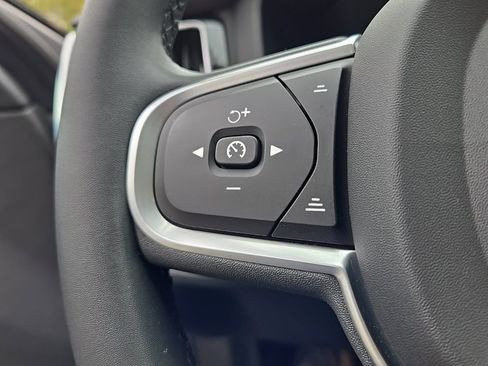 Certified 2022 Volvo XC60 B5 Momentum w/ Climate Package image 18