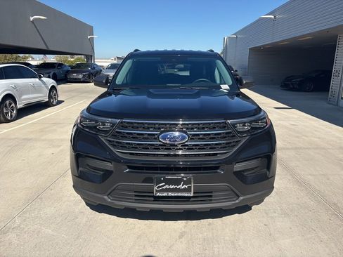 Used 2024 Ford Explorer XLT image 2