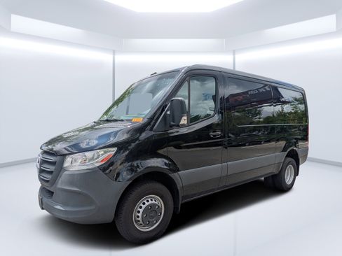Used 2024 Mercedes-Benz Sprinter 3500 image 7