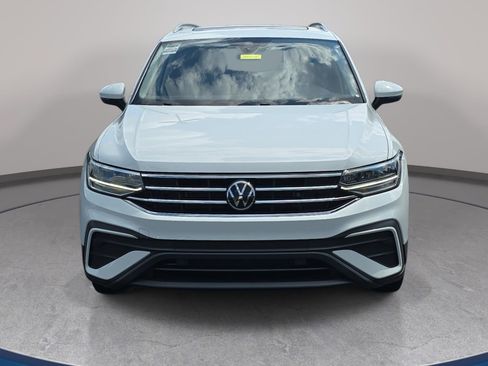 Used 2022 Volkswagen Tiguan SE FWD image 2