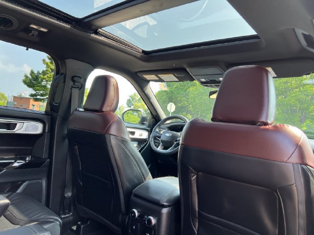 Certified 2023 Ford Explorer Platinum w/ Technology Package AWD/4WD image 34