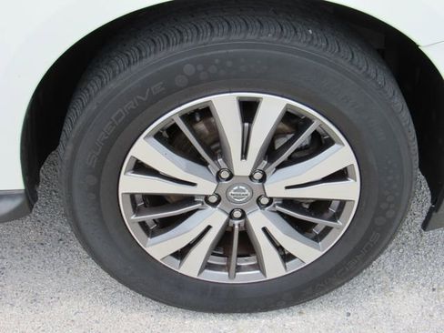 Used 2020 Nissan Pathfinder SV FWD image 9