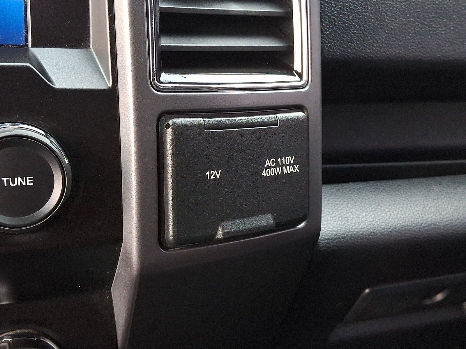 Used 2019 Ford F150 XLT w/ Equipment Group 302A Luxury AWD/4WD image 26