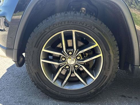 Used 2018 Jeep Grand Cherokee Limited AWD/4WD image 9