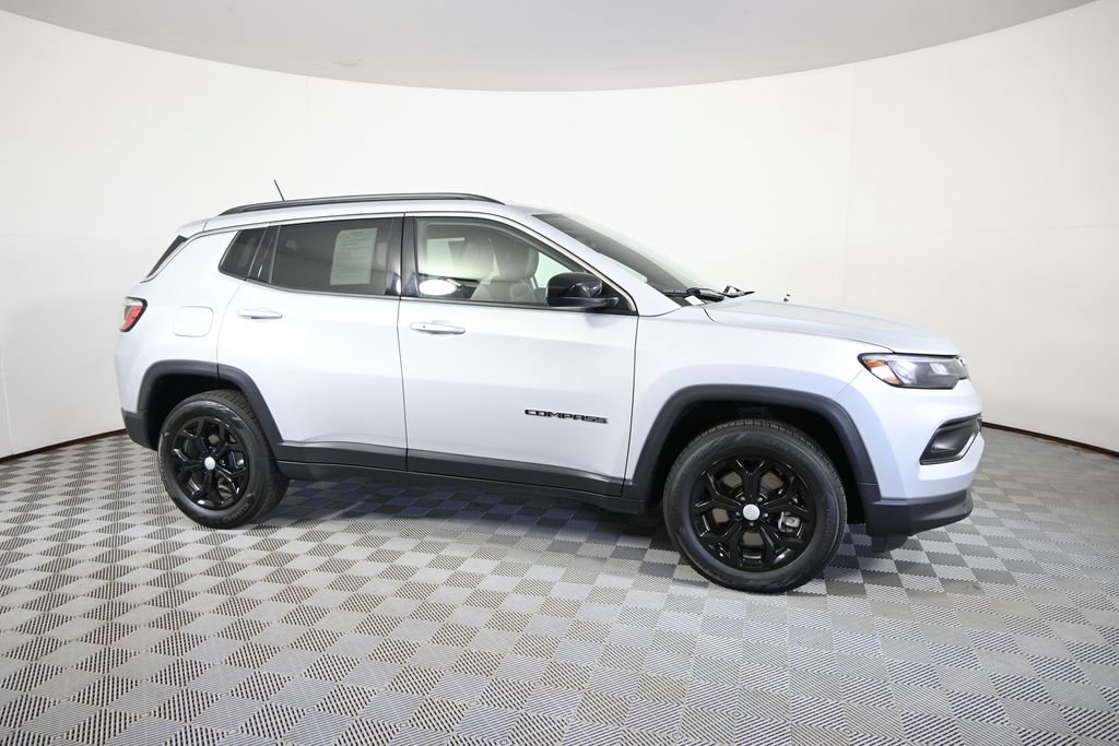 Used 2024 Jeep Compass Latitude AWD/4WD image 8