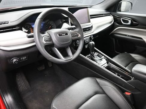 Used 2025 Jeep Compass Limited image 12