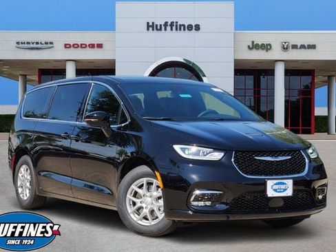 New 2026 Chrysler Pacifica Select image 1