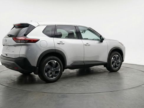 Used 2025 Nissan Rogue SV image 9