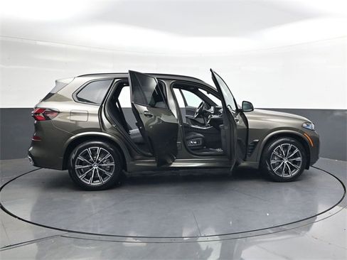 New 2026 BMW X5 xDrive50e w/ M Sport Package image 31