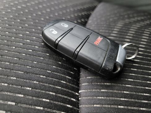Used 2019 Dodge Journey SE w/ Blacktop Package image 32
