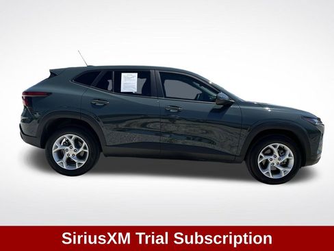 Used 2025 Chevrolet Trax LS w/ LS Convenience Package image 7