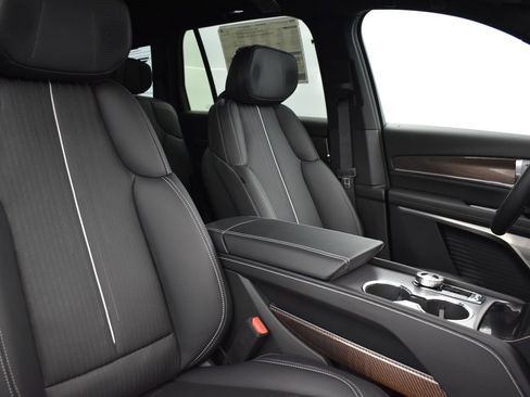 New 2026 Cadillac Vistiq Sport w/ LPO, Floor Liner Package image 39