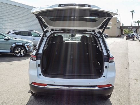 Used 2023 Jeep Grand Cherokee Limited w/ Luxury Tech Group II image 25