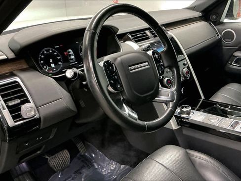 Used 2019 Land Rover Discovery HSE image 16