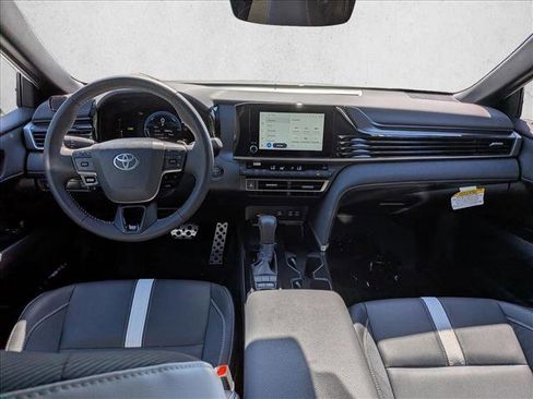 Used 2025 Toyota Camry SE image 16