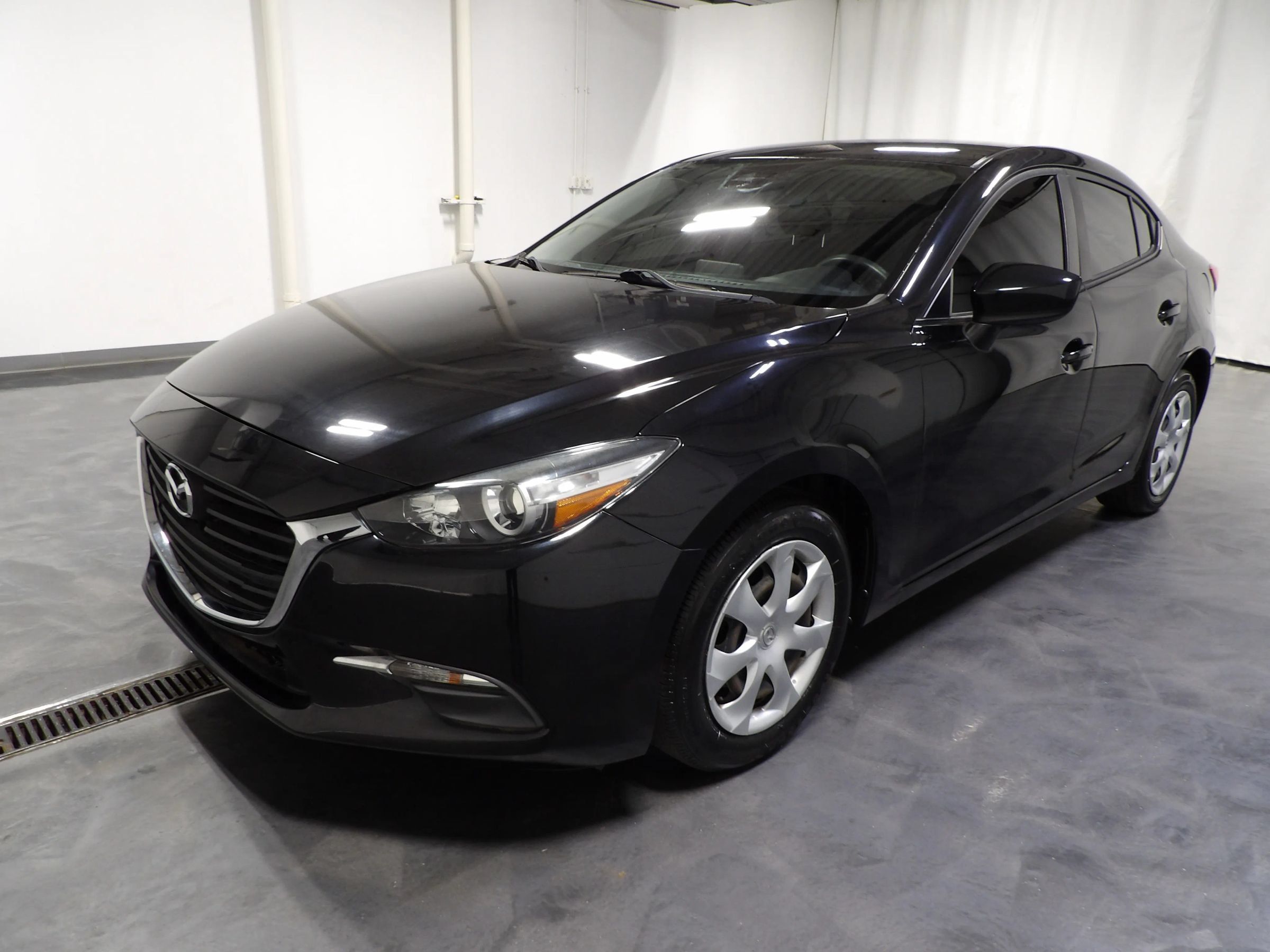 Used 2018 MAZDA MAZDA3 Sport FWD image 4