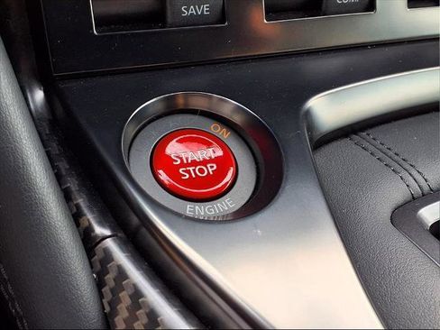 Certified 2021 Nissan GT-R Premium image 22