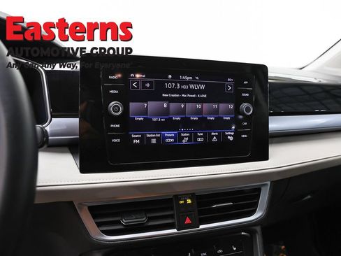 Used 2025 Volkswagen Taos SE AWD/4WD image 18