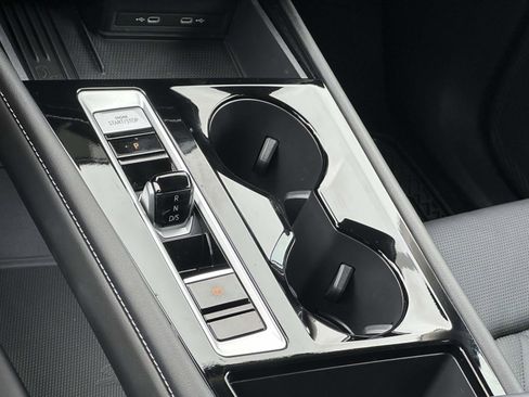 Certified 2025 Volkswagen Atlas SEL Premium R-Line image 22