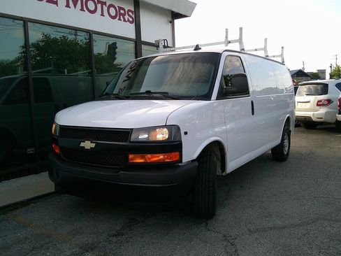 Used 2019 Chevrolet Express 3500 w/ Driver Convenience Package image 2