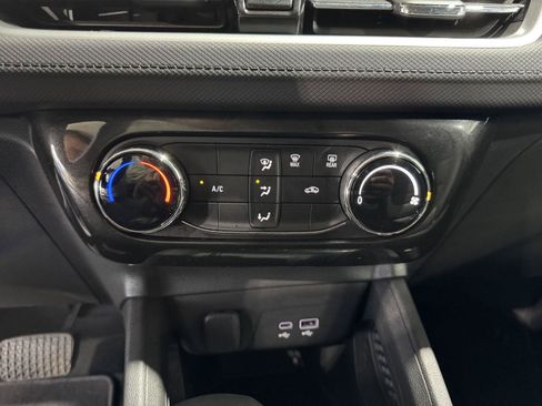 Used 2025 Chevrolet TrailBlazer LT FWD image 30