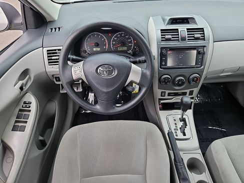 Used 2013 Toyota Corolla LE FWD image 11