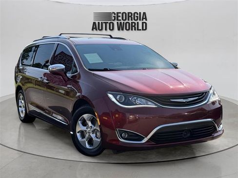 Used 2018 Chrysler Pacifica Limited w/ Advanced Safetytec Group FWD image 9